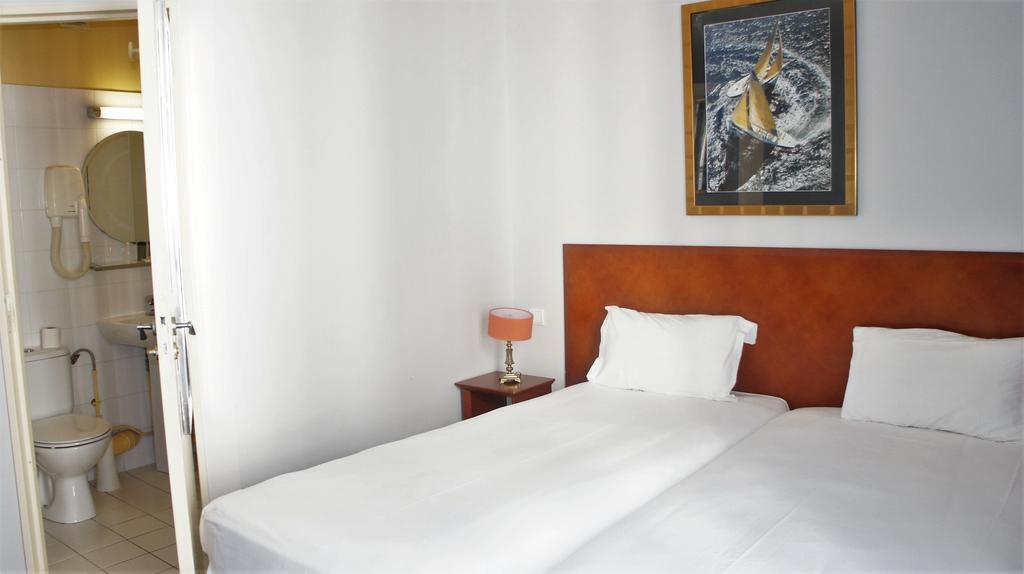 Hotel Bellevue Montmartre Parigi Camera foto